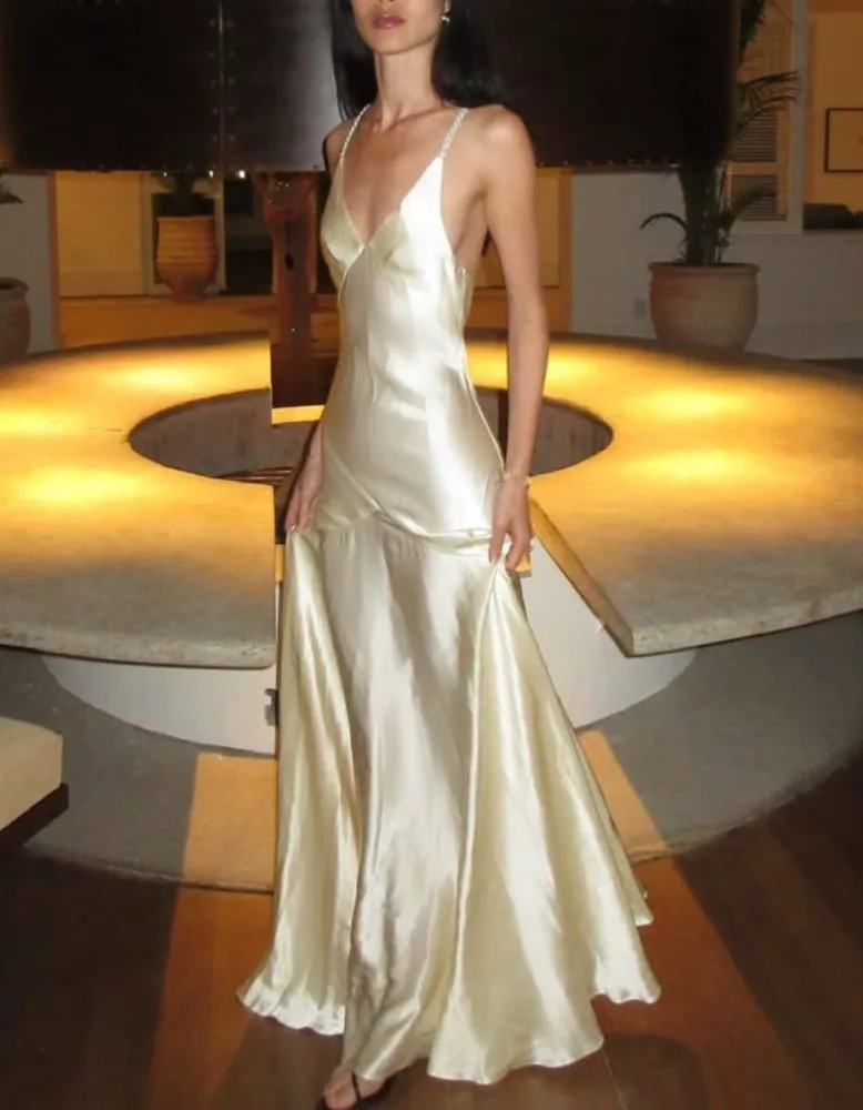 Vestido longo de cetim champanhe